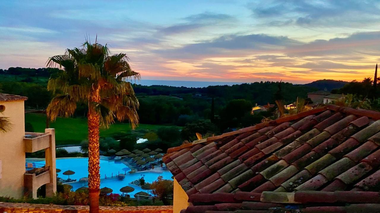 Hameau des amandiers-vue mer&golf Saint-Cyr-sur-Mer Extérieur photo