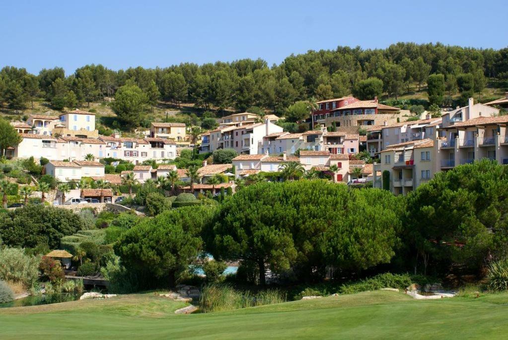 Hameau des amandiers-vue mer&golf Saint-Cyr-sur-Mer Extérieur photo